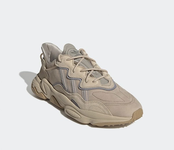 7. Stil sahibi olanlar buraya! Hepsiburada’da indirimde olan adidas Ozweego Shoes, şıklığı ve rahatlığı bir arada sunuyor.