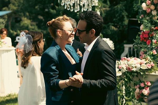 İlk sezon olduğu gibi 2. sezonuyla da Show TV ekranlarına damgasını vuran Bahar dizisi geçtiğimiz akşam sezon finali yaptı. Görseli