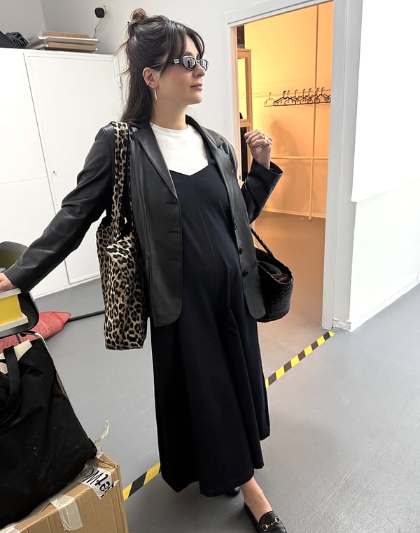 Meriç Aral, bebeğin cinsiyetinin erkek olduğunu açıklamıştı. Sandık Kokusu dizisinden ayrıldıktan sonra da dinlenmeye geçen Aral, ilk kez hamile halini paylaştı.