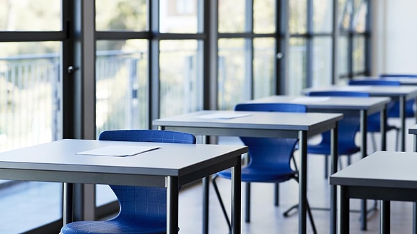 Mezun olan öğrencilerin de diplomaları iptal ediliyor. Görseli
