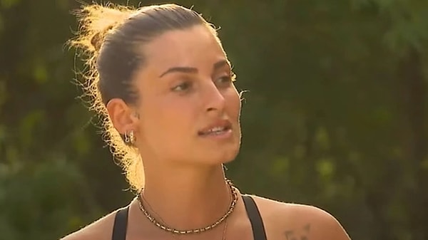 1. Survivor yarışmacıları arasında aşk iddiaları ayyuka çıkmıştı.