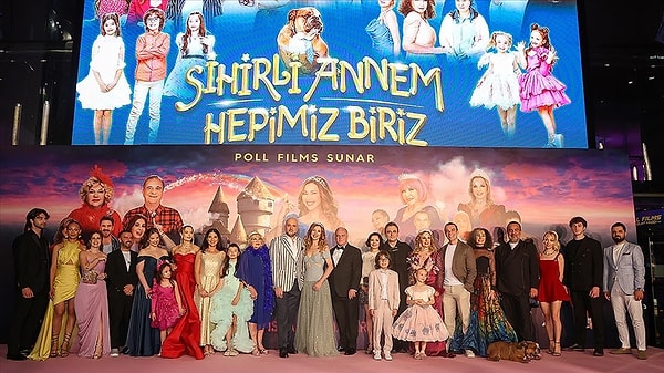 Pek çoğumuzun çocukluğunda ayıla bayıla izlediği Sihirli Annem dizisinin film versiyonu büyük bir kitleyi acayip heyecanlandırdı. Görseli