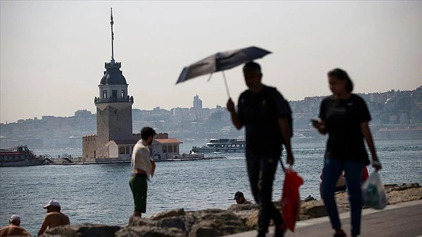 Kurban Bayramı tatili 5 Haziran’da başlıyor (Arife Günü) ve 6-7-8-9 Haziran tarihlerinde devam ediyor. Bu tarihlerde Türkiye genelinde sıcaklıklar oldukça yüksek olacak. Özellikle İzmir ve Antalya gibi sahil şehirlerinde sıcaklık 35 derecenin üzerine çıkacak.