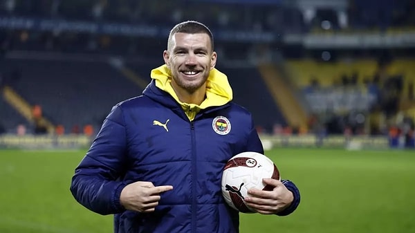 Fenerbahçe de tecrübeli oyuncuya övgülerle veda etti: Görseli