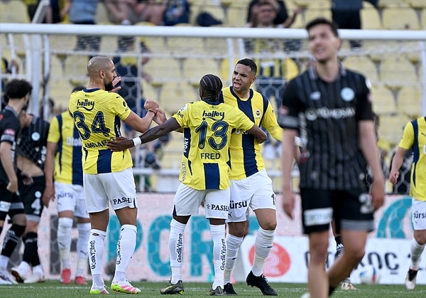Fenerbahçe sezonun son maçında Konyaspor'la karşılaştı. Görseli