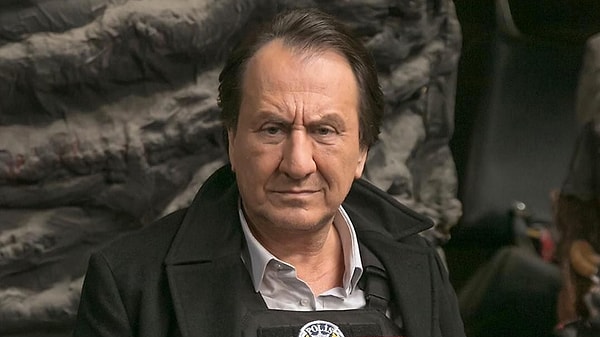 Geçtiğimiz aylarda da Arka Sokaklar'ın final yapacağına dair tartışmalar başlamıştı. Görseli