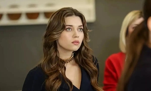 9. Afra Saraçoğlu son olarak Yalı Çapkını'nda rol almıştı.