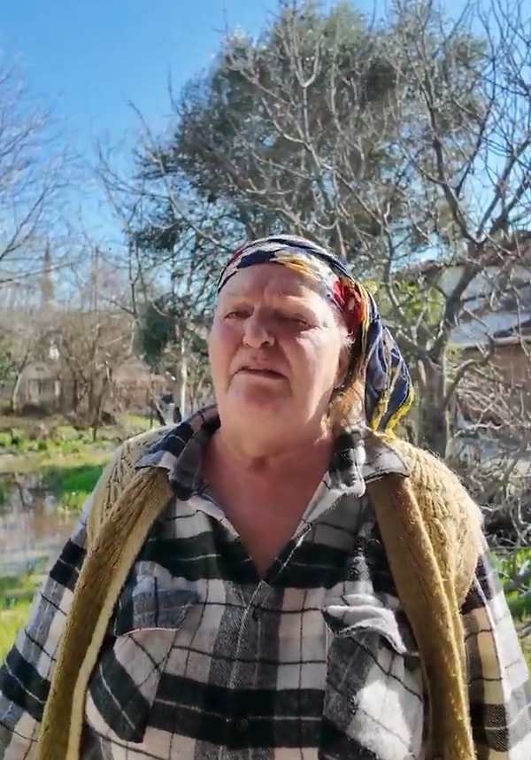 Teyzemiz sanki rol yapmıyor gibiydi.