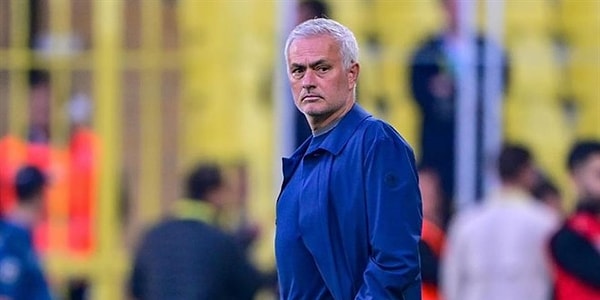Mourinho'dan üç isme de benzer vedalar geldi.