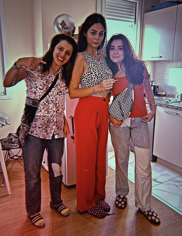 Dizinin Hülya Yenge'si Oğulay Tefek, Sude Belkıs'la yaşadığı tartışmanın sonunda diziden ayrılmıştı. Görseli