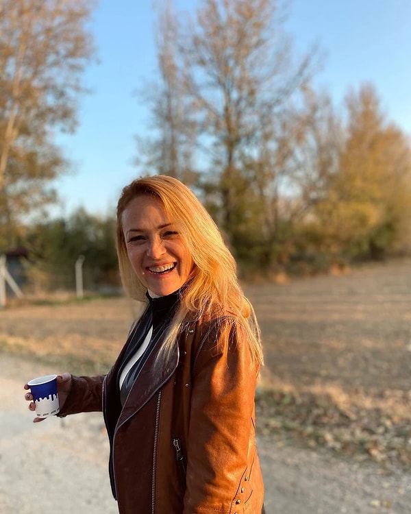 Elbette saçları yalnızca rol gereği beyaz, kırışıklıkları ise yaş itibariyle çıkan güzel anılarının simgesi!