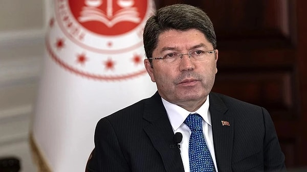 Soruşturma sonrası ilk açıklama Adalet Bakanı Yılmaz Tunç'tan geldi. Sosyal medya hesabından paylaşım yapan Bakan Tunç, şunları söyledi: Görseli