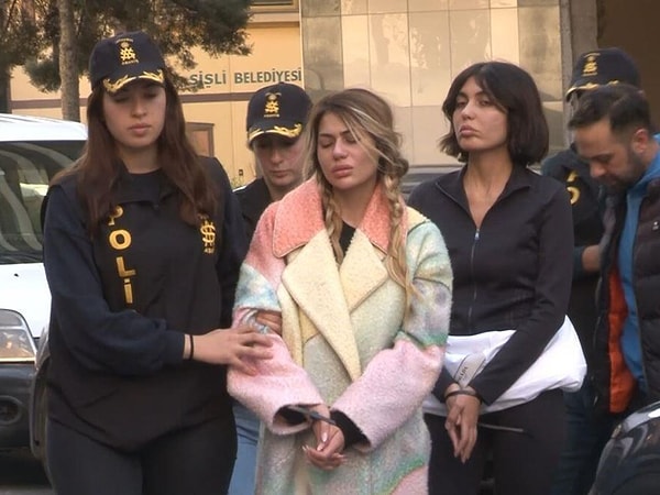 İşte Benim Stilim adlı moda yarışmasıyla hayatımıza giren Nihal Candan ve kardeşi Bahar Candan’ı mutlaka tanıyorsunuzdur. Görseli