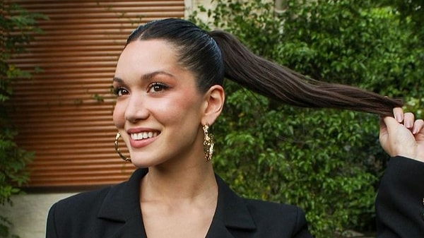 Hazal Subaşı'nın bikinili paylaşımı olay oldu!