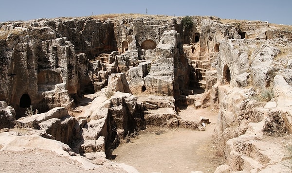 Perre's Underground Tombs