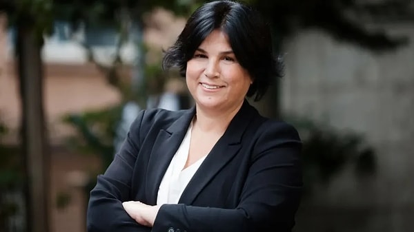 Deneyimli gazeteci İpek Özbey, Ferdi Zeyrek ile yaptığı bir röportajı sosyal medya hesabından yayınlandı. İşte Özbey ve Zeyrek arasındaki sohbetin dikkat çeken bölümleri: