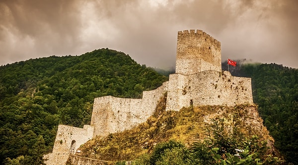 Architectural Features: The Power of Stone at the Summit of the Black Sea