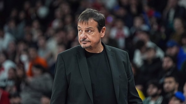 Ergin Ataman canlı yayında yaptığı açıklamayla kulübün basketbola yaklaşımına sitem etti Görseli
