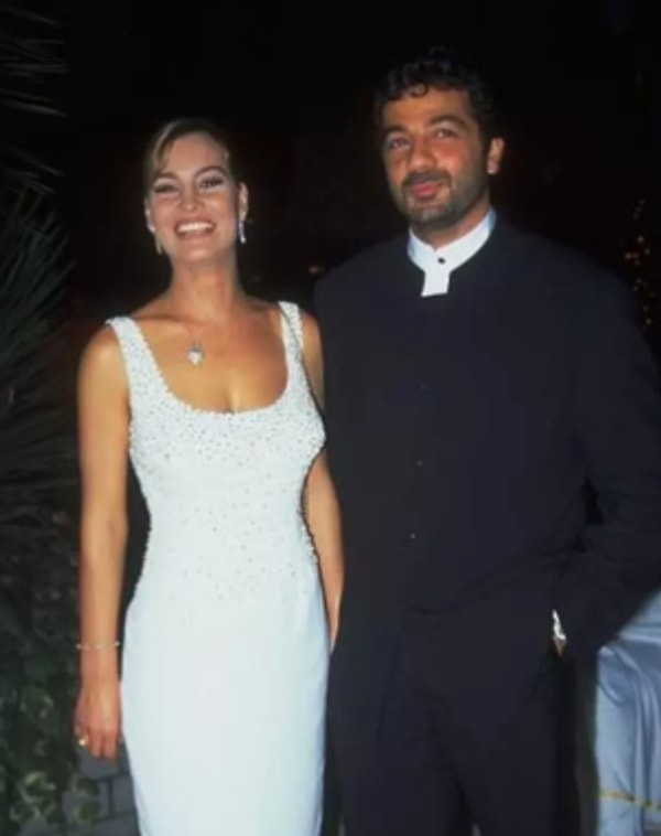 Die Zeitschriftenwelt wurde 1992 erschüttert. Die vierjährige Ehe von Kerem Alışık und Sibel Turnagöl, in der Türkei als „Vorzeigepaar“ bekannt, wurde durch den Vorwurf der Untreue erschüttert.