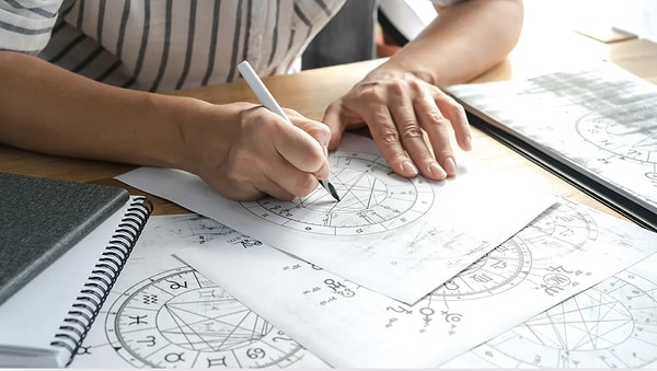 Astrolojik Açıların Analizi ve 2025 Perspektifi
