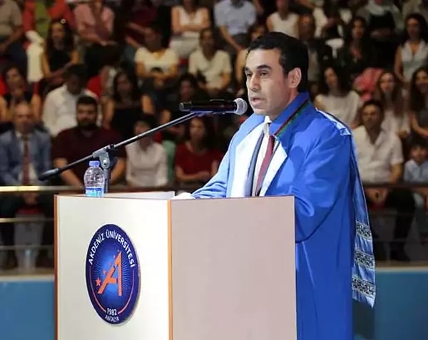 Üniversite Yönetim Kurulu, 22 Mayıs 2025 tarihinde Mehmet Altunkaya'nın profesörlük kadrosunun iptaline karar verdi.