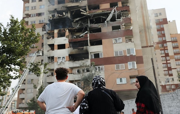 İsrail'in İran'a saldırıları sonrası İran'dan İsrail'e misilleme geldi. İki dalga halinde 150 füze fırlatan İran, Tel Aviv’deki Savaş Bakanlığı karargahını iki kere vurdu ve görüntülere göre en az iki Demir Kubbe füze savunma bataryasını imha etti.