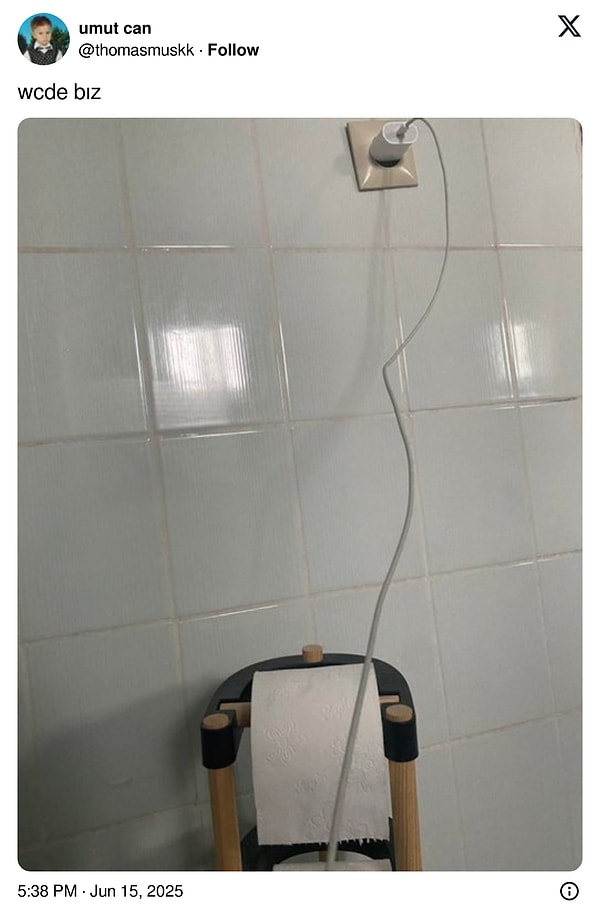 İşi abartıp liseli aşıklar gibi takılanlar bile var.