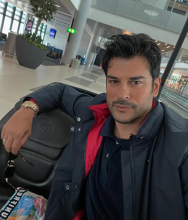 Burak Özçivit, uzun süredir kendine has sakallı imajıyla tanınıyordu ve bu haliyle “Osman Bey” karakteriyle özdeşleşmişti.