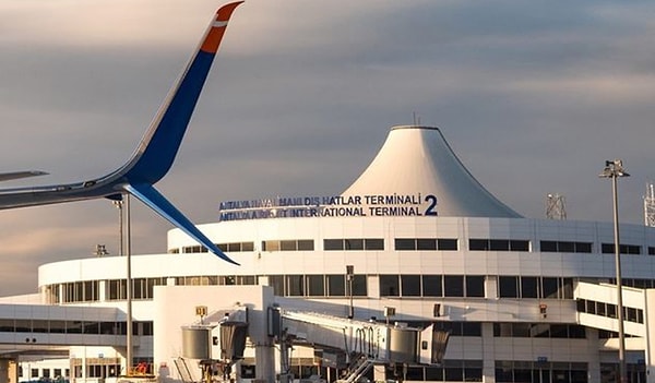 Olay, Antalya Havalimanı iç hatlar terminalinde meydana geldi.