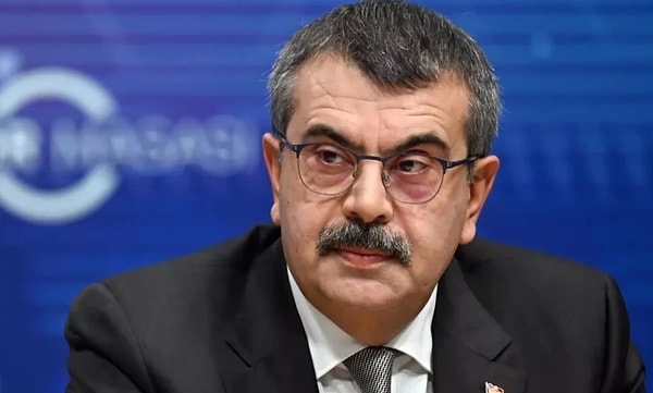 Yıllık Değerlendirme toplantısında konuşan Milli Eğitim Bakanı Yusuf Tekin, Türkiye Yüzyılı Maarif Modeli'nin bu yıl ilkokul, ortaokul ve liselerin birinci sınıflarında uygulamaya başladıklarını açıkladı. Görseli