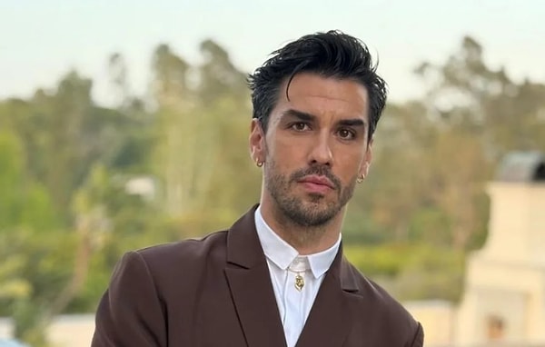 Oyunculuk kariyerine Şefkat Tepe ile adım atan, Kiraz Mevsimi, İnadına Aşk, Can Evim ve Kaçış gibi dizilerdeki performansıyla adını geniş kitlelere duyuran Aras Aydın, yetenekli oyunculuğuyla birçok hayran kazandı.