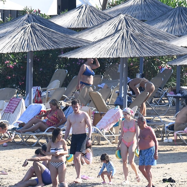 Geçtiğimiz saatlerde tatil pozları magazine düştü!
