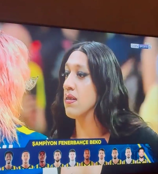 Fenerbahçe’nin 2024–2025 sezonundaki şampiyonluğunu kutladığı görkemli törende en çok konuşulan isimlerden biri hiç kuşkusuz Mecnun Giasar oldu. Görseli