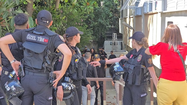 Gazeteciler, avukatlar ve milletvekili Kezban Konukçu müdahaleden etkilendi.