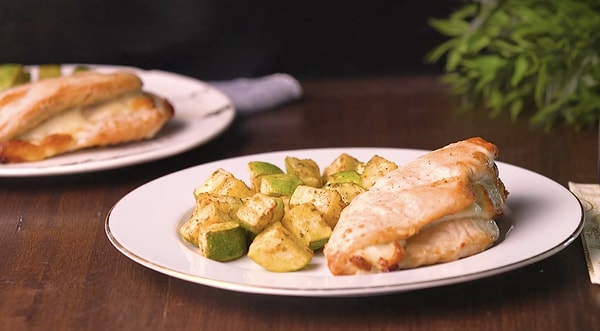 Airfryer'da Hellim Dolgulu Tavuk ve Kabak Kızartması Nasıl Yapılır?