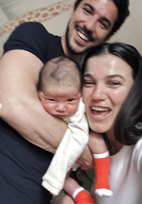 Bu mutlu beraberlik 1 Nisan 2025’te sevimli oğulları Fikret Hakan’ın dünyaya gelmesiyle adeta perçinlendi.