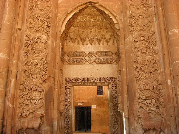 Visiting Hours and Entrance Fees to the Ishak Pasha Palace