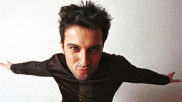 Tarkan da o ilk karşılaşmayı hiç unutmamış olacak ki programda o günü şöyle anlatıyor: