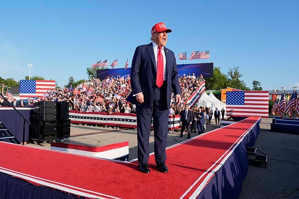 Trump, Iowa Eyalet Fuar Alanı’nda yaptığı konuşmada, Amerika’nın 250. kuruluş yılı kutlamaları için özel bir UFC etkinliği düzenlemek istediğini duyurdu.