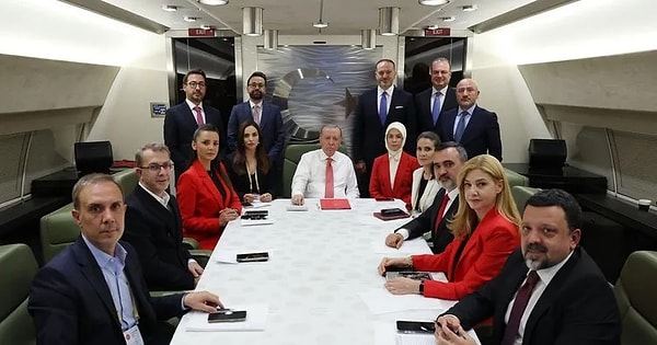Cumhurbaşkanı Erdoğan: "En önemli il İstanbul. Her yerden şu anda çok ciddi pis kokular geliyor."