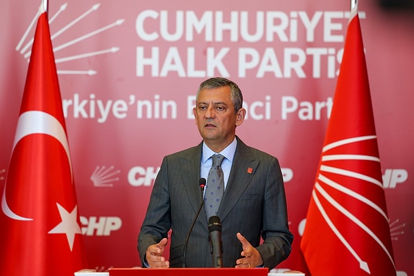 CHP'li üç belediye başkanının gözaltına alınmasına genel başkan Özgür Özel'den çok sert tepki geldi.