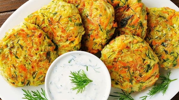 1. Sebzeli Mücver ve Domatesli Mini Pide