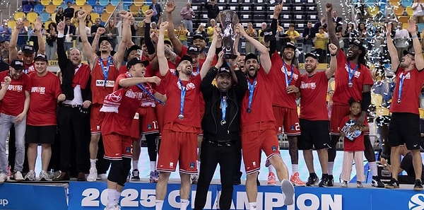 Hapoel Tel Aviv'e imza attı.