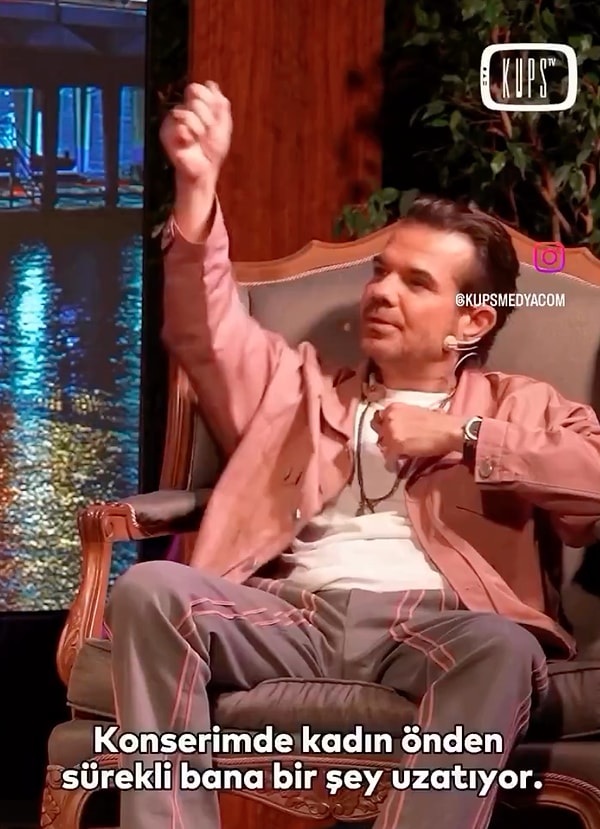 Kenan Doğulu sahnedeyken konserin tam ortasında beklenmedik ve komik bir an yaşandı.