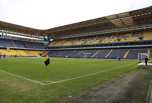 Yeni sezon hazırlıklarına devam eden Fenerbahçe, yeni sponsorluk anlaşması için de çalışmalara başladığını duyurdu.