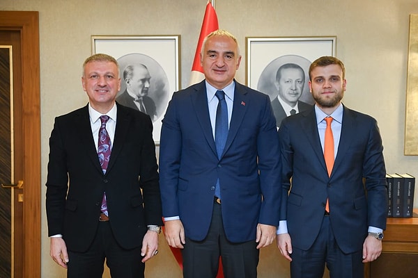 Mehmet Metiner'in de Saral'a destek vermesi sonrası Niğde'nin eski AKP milletvekili Selim Gültekin'den dikkat çekici bir cevap geldi fotoğraflı olarak.