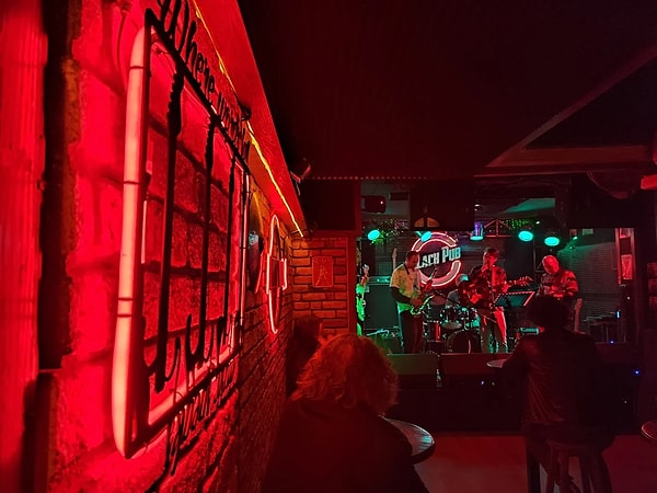 Black Pub