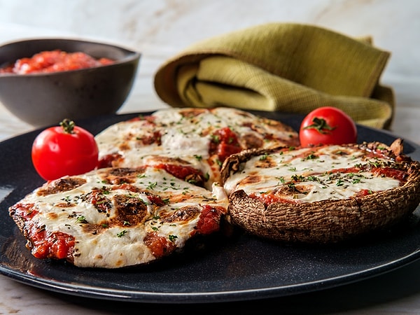 5. Humuslu Portobello Mantar Pizzası