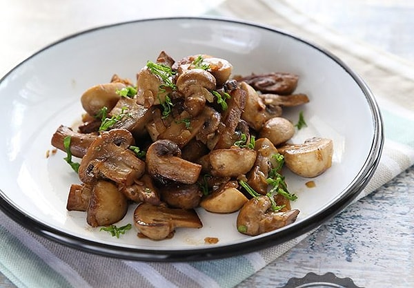 9. Mantar ve Karidesli Yaz Salatası