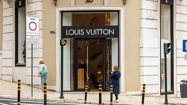 Ünlü moda devi Louis Vuitton'un sistemine izinsiz giriş tespit edildiği ortaya çıktı. Şirkette büyük veri sızıntısı var.